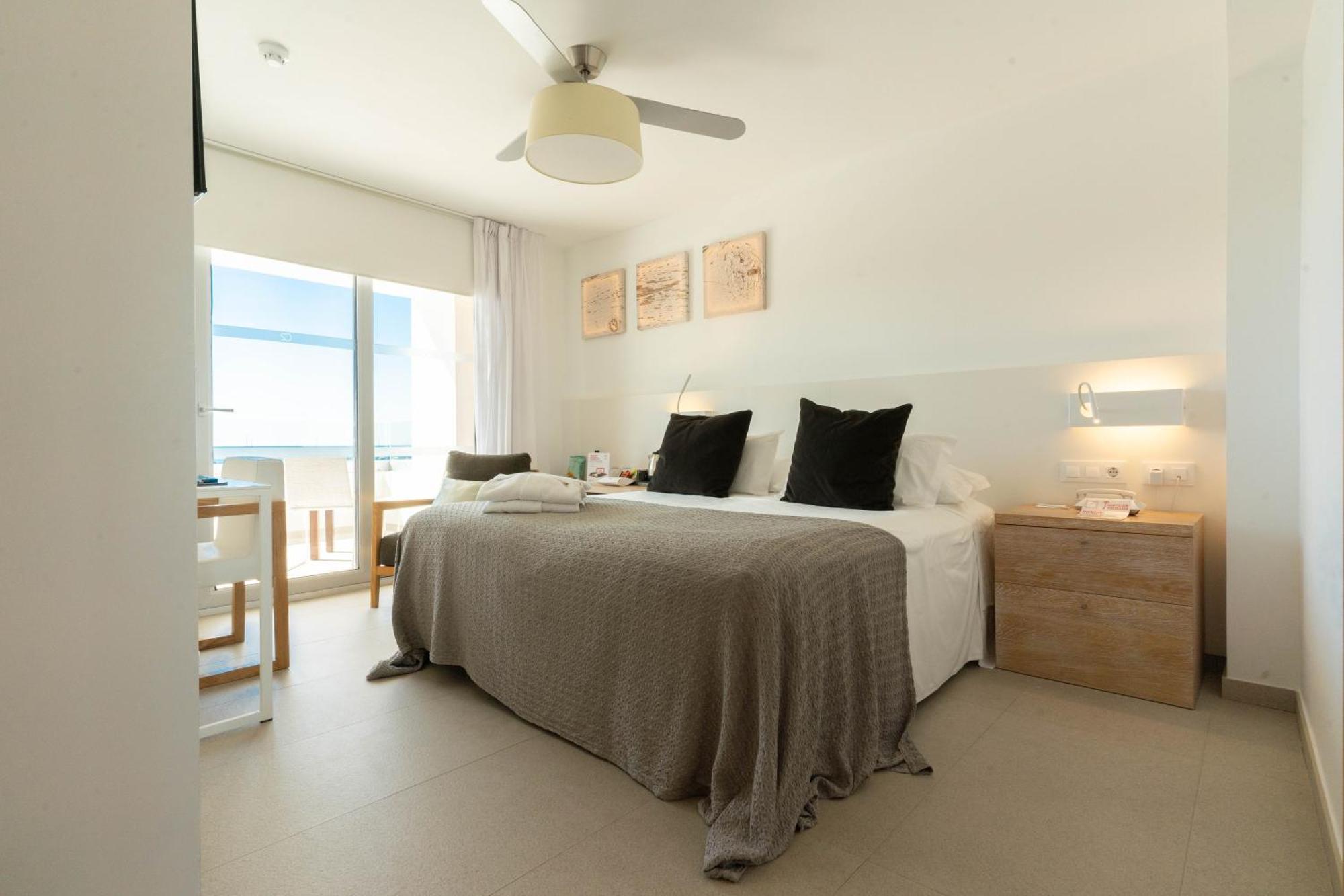 Hotel Cala Saona & Spa Exterior photo